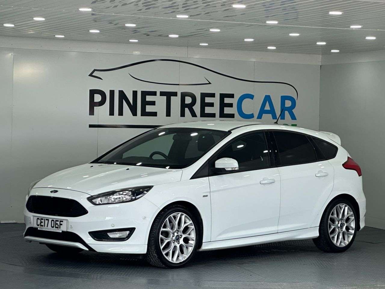 A 2017 FORD FOCUS 1.0T EcoBoost ST-Line Hatchback 5dr Petrol Manual Euro 6 (s/s) (125 ps) A 2017 FORD FOCUS 1.0T EcoBoost ST-Line Hatchback 5dr Petrol Manual Euro 6 (s/s) (125 ps)