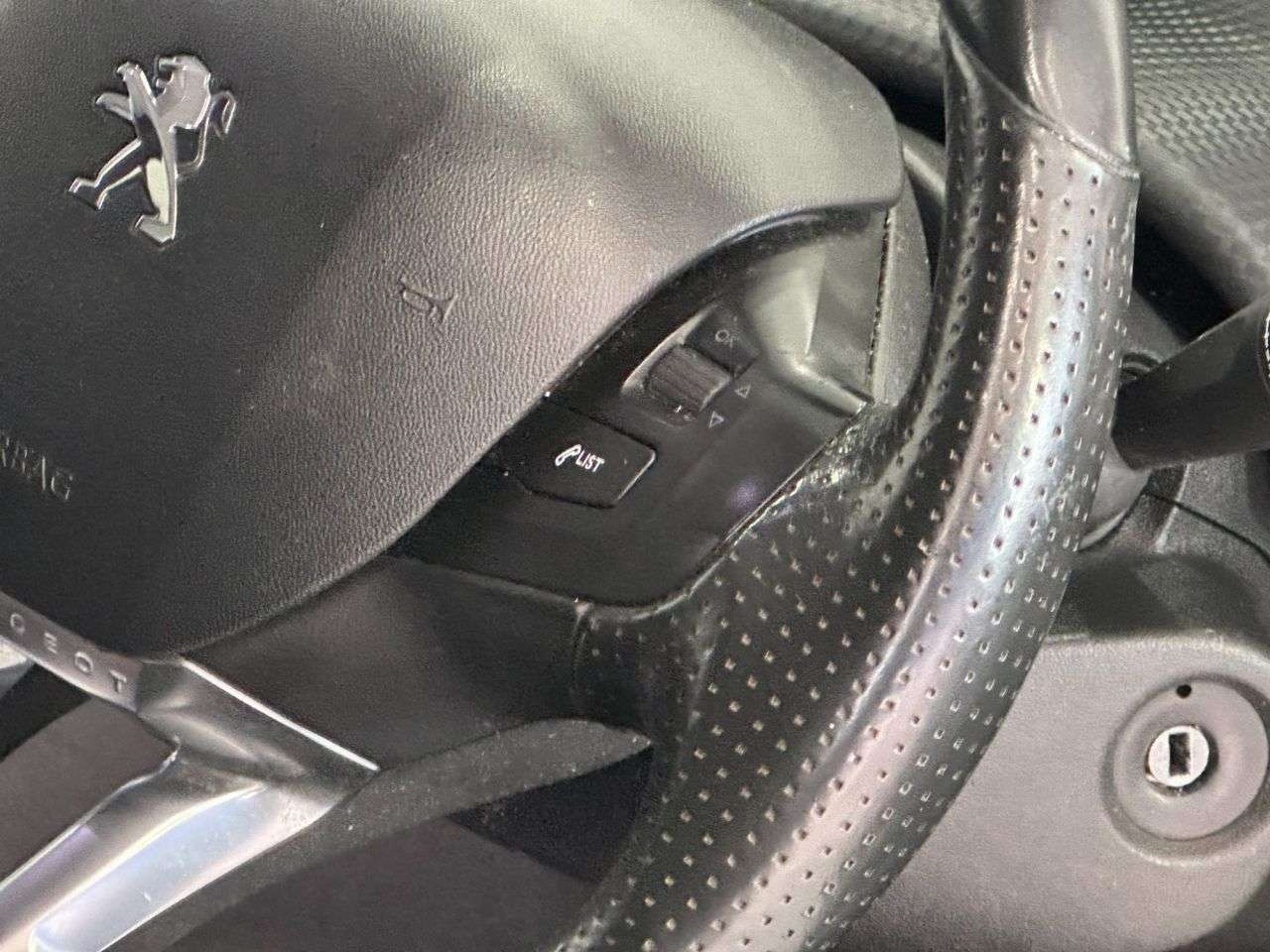 2015 PEUGEOT 2008 2015 PEUGEOT 2008