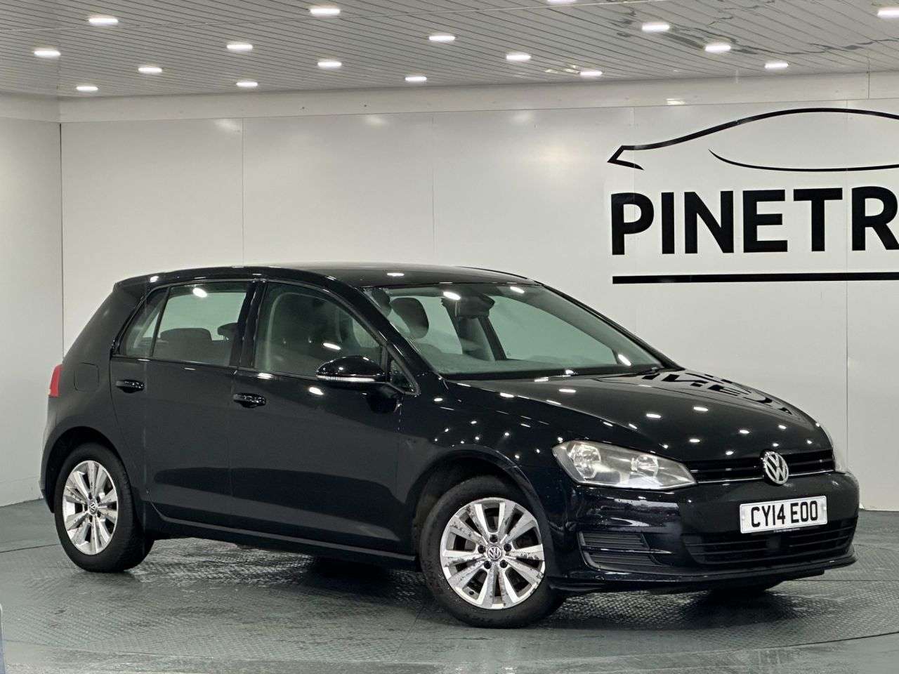 A 2014 VOLKSWAGEN GOLF 1.4 TSI BlueMotion Tech SE Hatchback 5dr Petrol Manual Euro 5 (s/s) (122 ps A 2014 VOLKSWAGEN GOLF 1.4 TSI BlueMotion Tech SE Hatchback 5dr Petrol Manual Euro 5 (s/s) (122 ps