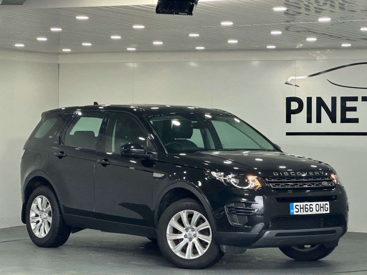 A 2016 LAND ROVER DISCOVERY SPORT 2.0 TD4 SE SUV 5dr Diesel Manual 4WD Euro 6 (s/s) (180 ps) A 2016 LAND ROVER DISCOVERY SPORT 2.0 TD4 SE SUV 5dr Diesel Manual 4WD Euro 6 (s/s) (180 ps)