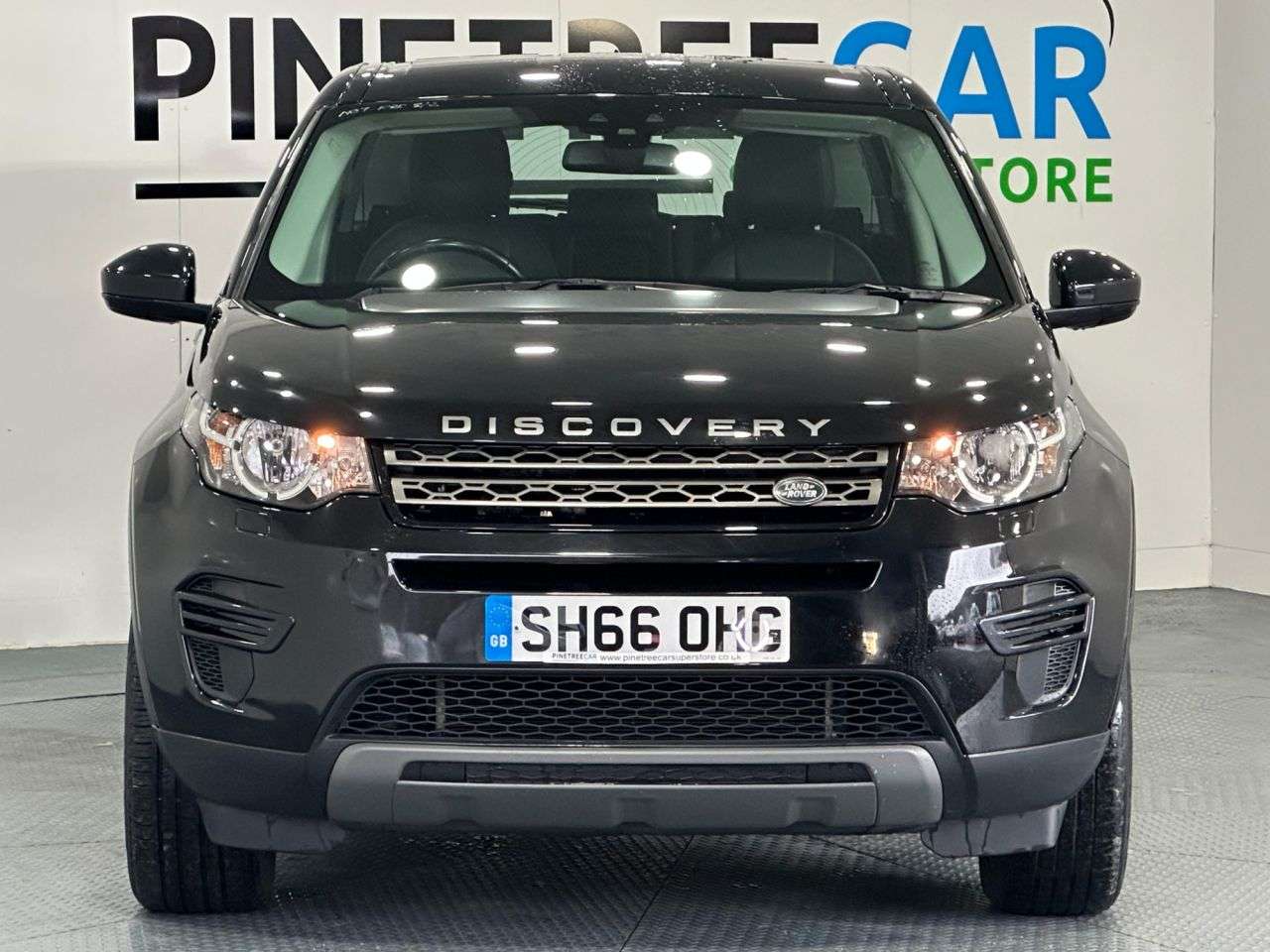 A 2016 LAND ROVER DISCOVERY SPORT 2.0 TD4 SE SUV 5dr Diesel Manual 4WD Euro 6 (s/s) (180 ps) A 2016 LAND ROVER DISCOVERY SPORT 2.0 TD4 SE SUV 5dr Diesel Manual 4WD Euro 6 (s/s) (180 ps)