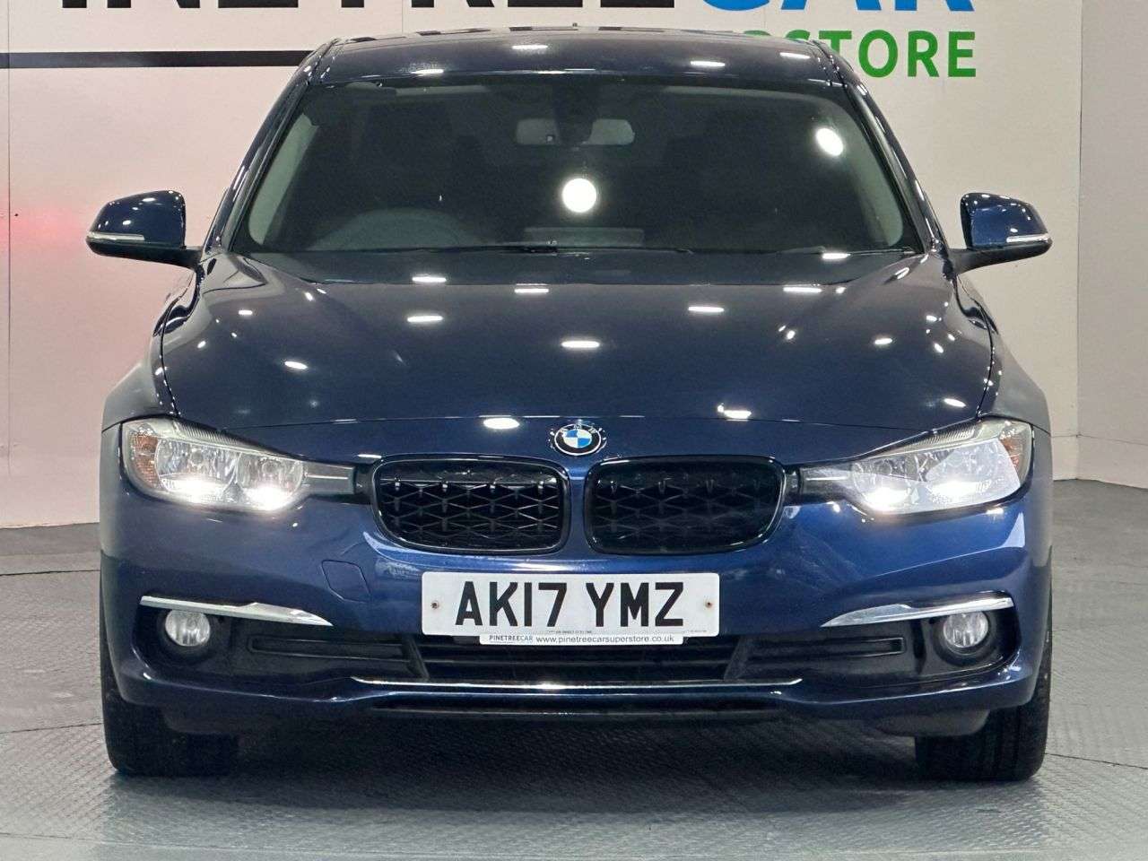 A 2017 BMW 3 SERIES 2.0 320d Luxury Saloon 4dr Diesel Auto Euro 6 (s/s) (190 ps) A 2017 BMW 3 SERIES 2.0 320d Luxury Saloon 4dr Diesel Auto Euro 6 (s/s) (190 ps)