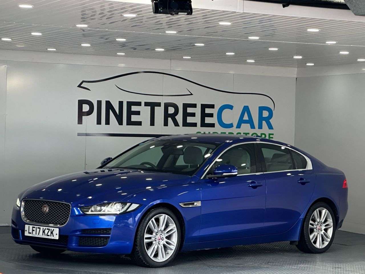 A 2017 JAGUAR XE 2.0d Portfolio Saloon 4dr Diesel Auto Euro 6 (s/s) (180 ps) A 2017 JAGUAR XE 2.0d Portfolio Saloon 4dr Diesel Auto Euro 6 (s/s) (180 ps)