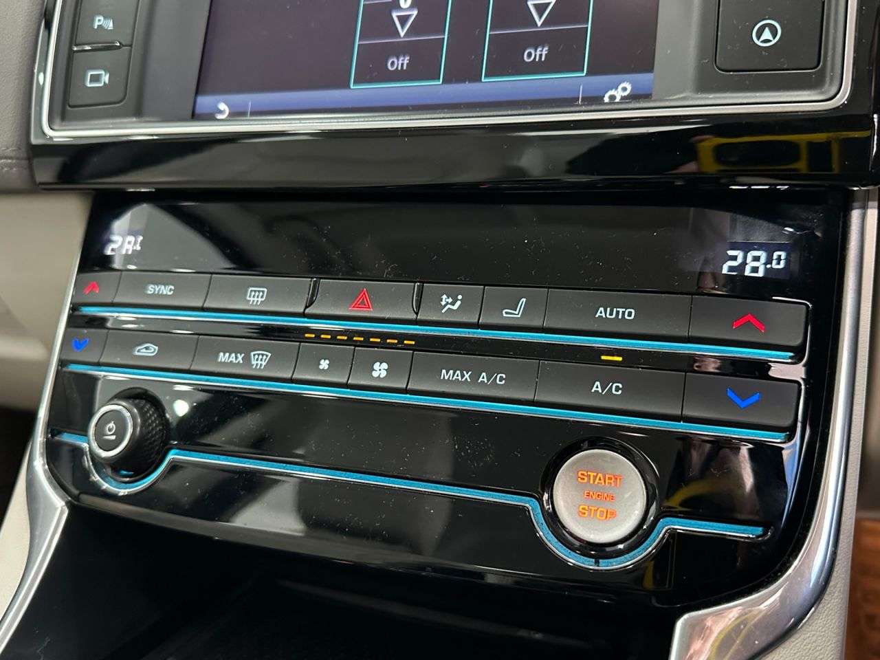 2017 JAGUAR XE 2017 JAGUAR XE