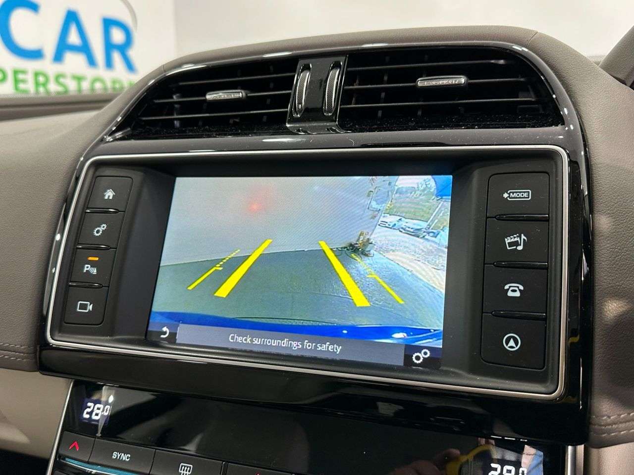 2017 JAGUAR XE 2017 JAGUAR XE