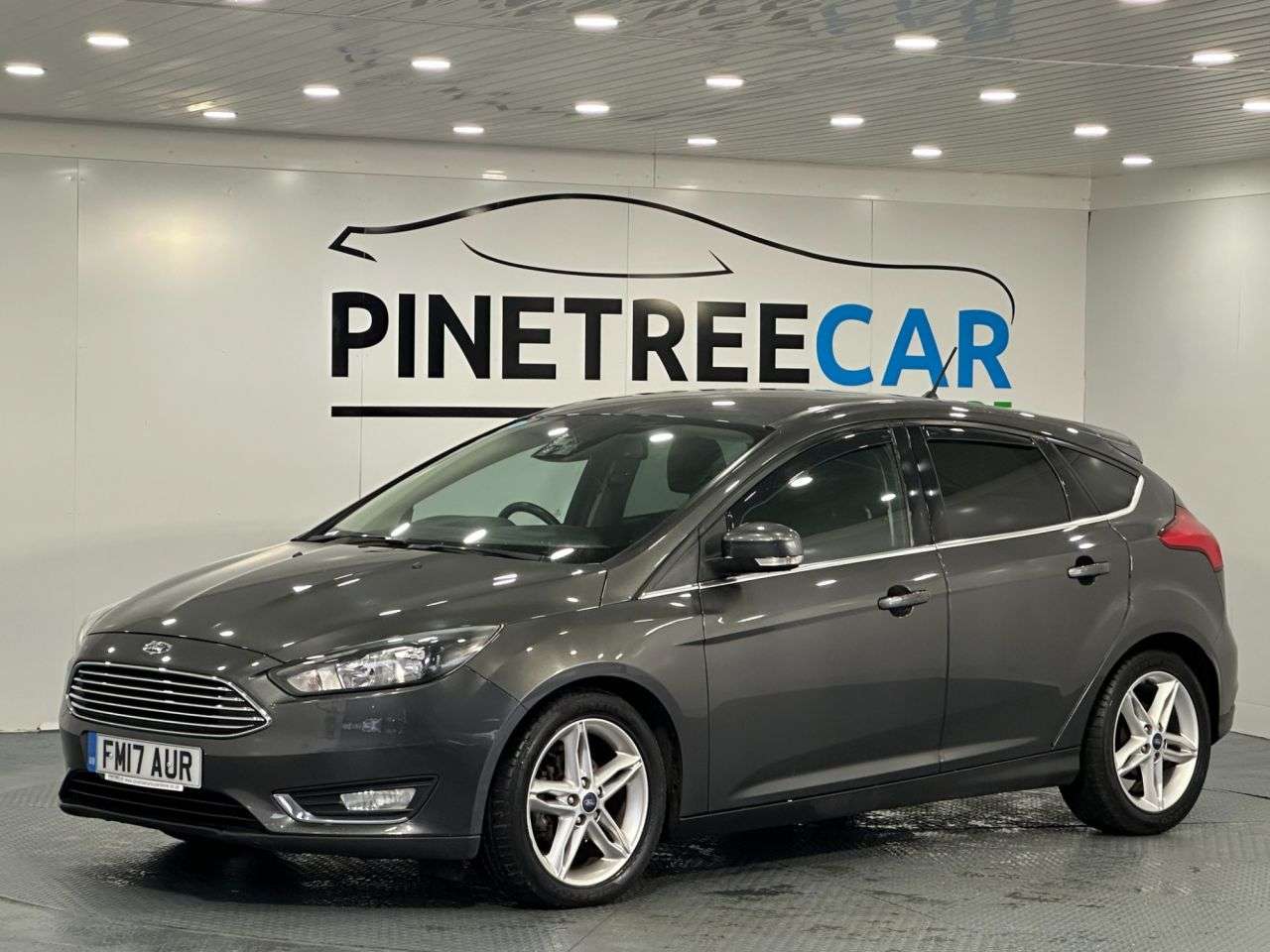 A 2017 FORD FOCUS 1.0T EcoBoost Titanium Hatchback 5dr Petrol Manual Euro 6 (s/s) (100 ps) A 2017 FORD FOCUS 1.0T EcoBoost Titanium Hatchback 5dr Petrol Manual Euro 6 (s/s) (100 ps)