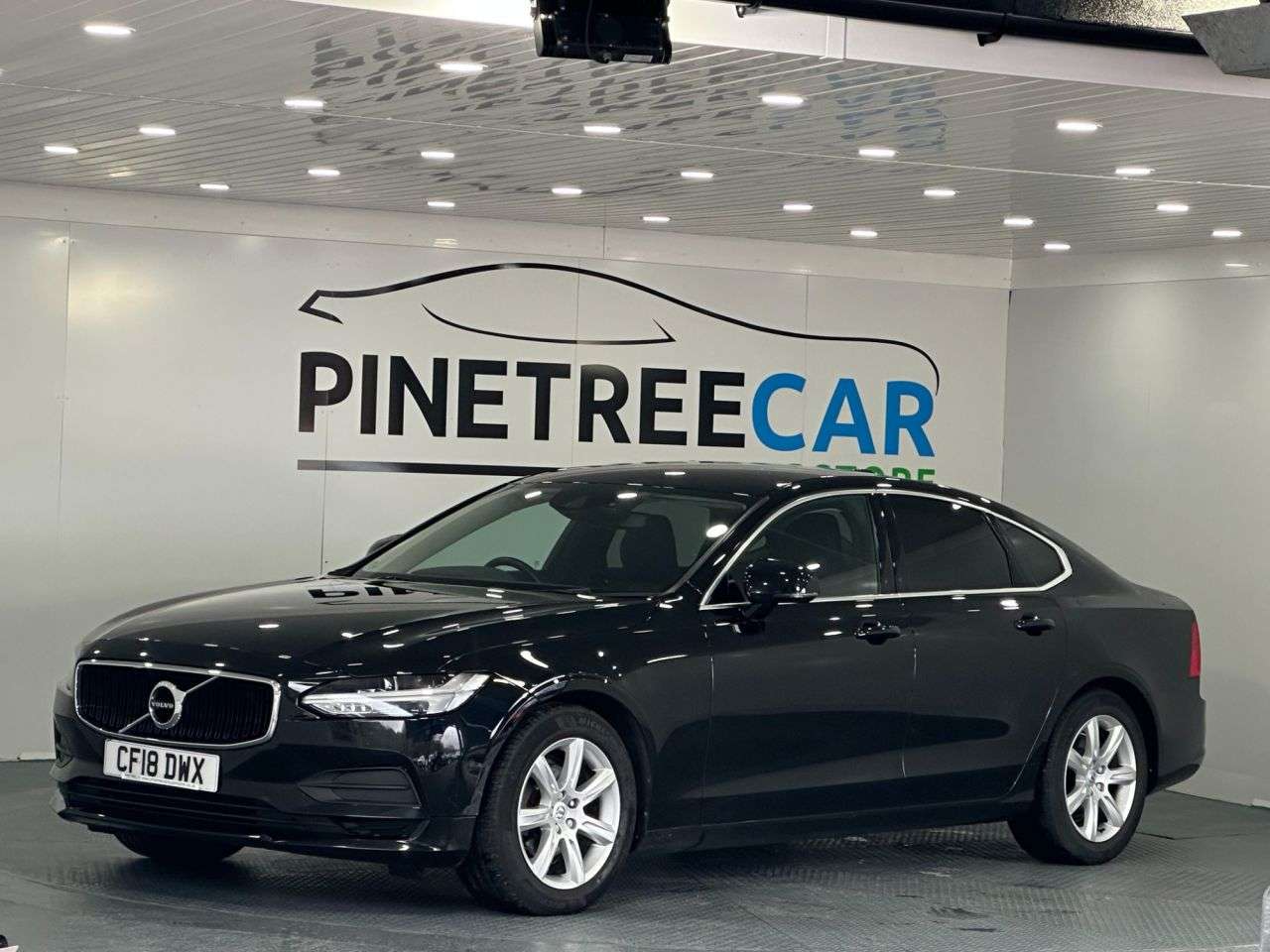 A 2018 VOLVO S90 2.0 D4 Momentum Saloon 4dr Diesel Auto Euro 6 (s/s) (190 ps) A 2018 VOLVO S90 2.0 D4 Momentum Saloon 4dr Diesel Auto Euro 6 (s/s) (190 ps)