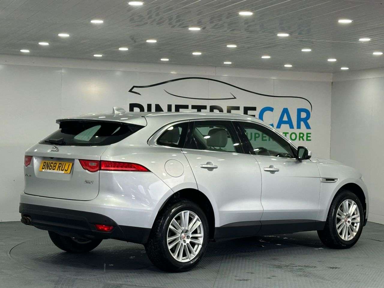 2018 JAGUAR F-PACE 2018 JAGUAR F-PACE