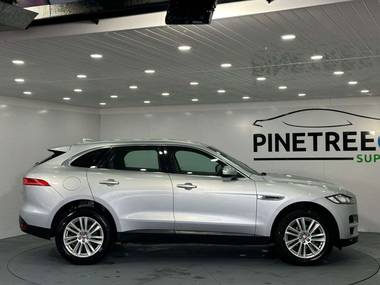 2018 JAGUAR F-PACE 2018 JAGUAR F-PACE