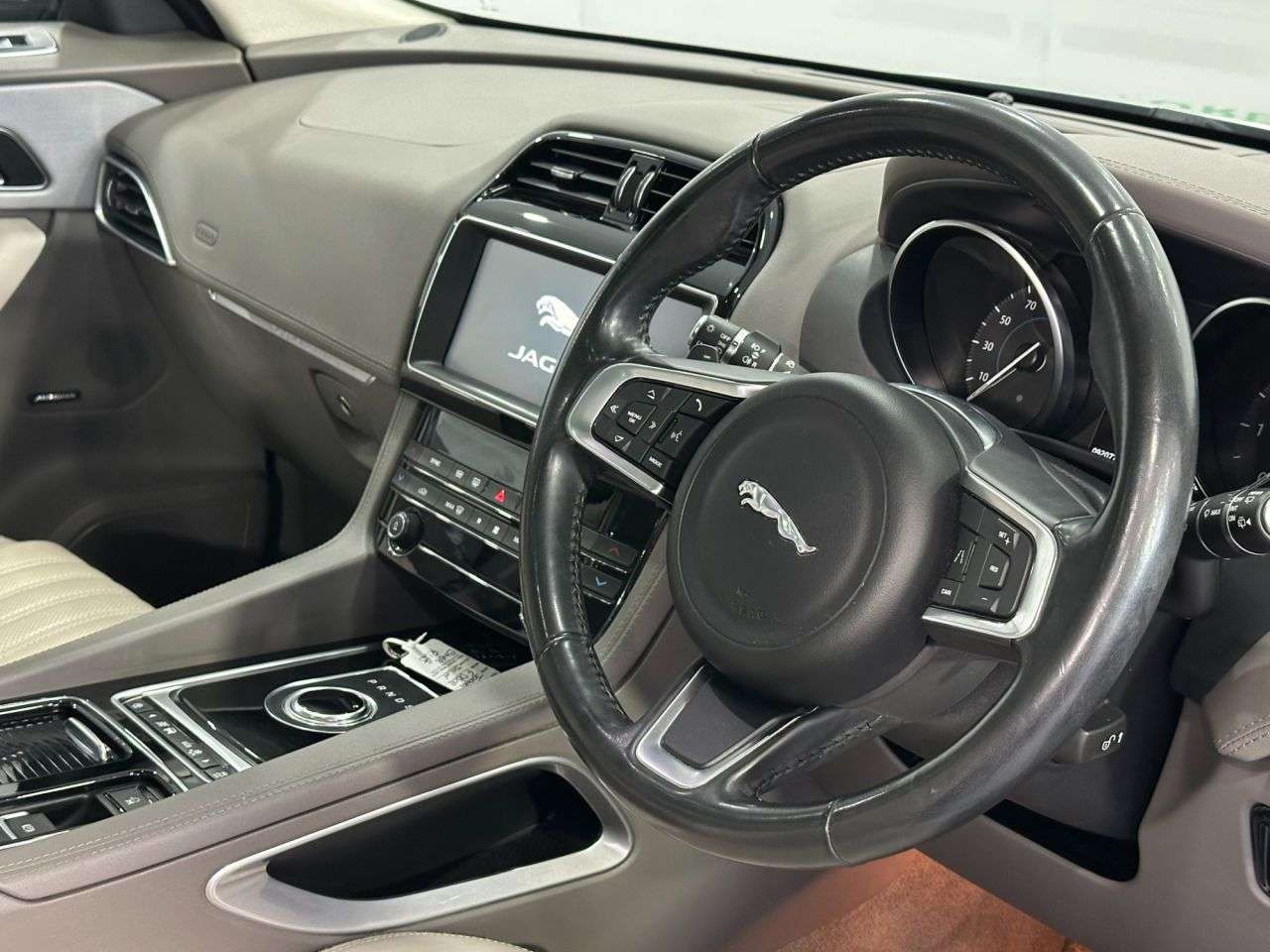 2018 JAGUAR F-PACE 2018 JAGUAR F-PACE