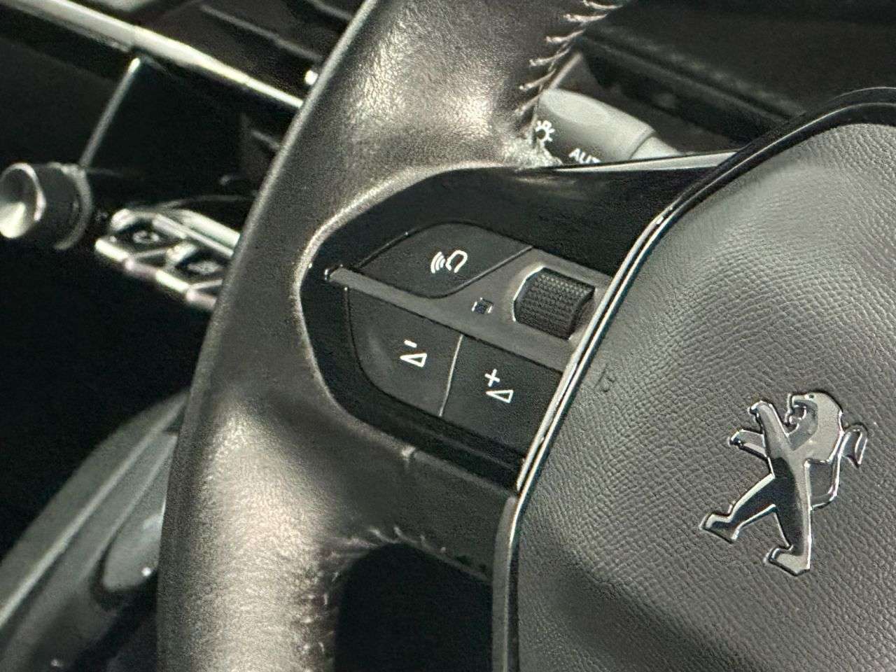 2021 PEUGEOT 2008 2021 PEUGEOT 2008