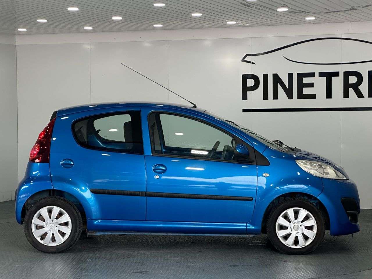 2013 PEUGEOT 107 2013 PEUGEOT 107