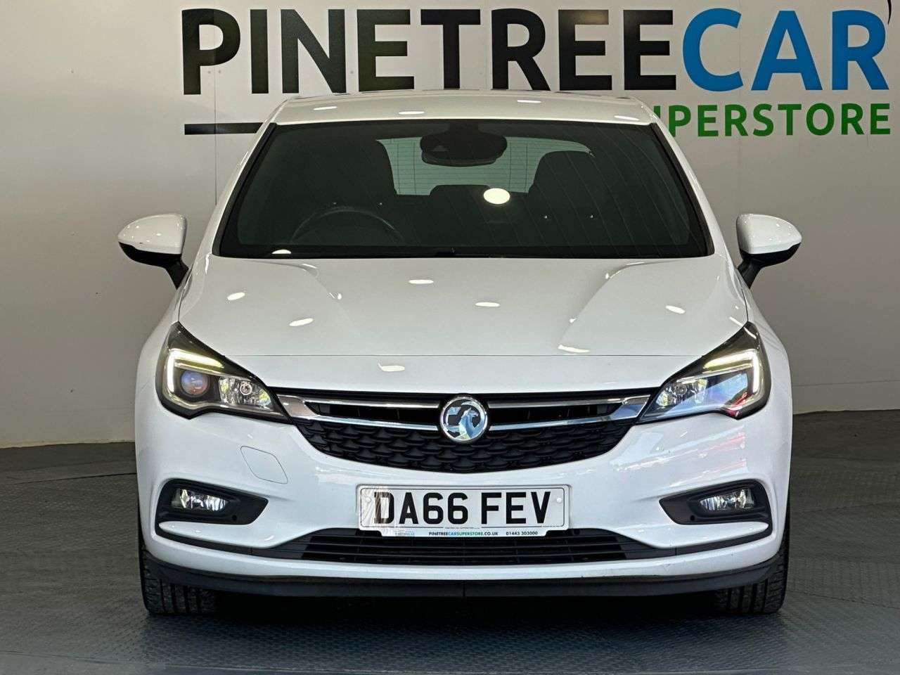 A 2016 VAUXHALL ASTRA 1.6 CDTi BlueInjection SRi Nav Hatchback 5dr Diesel Manual Euro 6 (s/s) (13 A 2016 VAUXHALL ASTRA 1.6 CDTi BlueInjection SRi Nav Hatchback 5dr Diesel Manual Euro 6 (s/s) (13