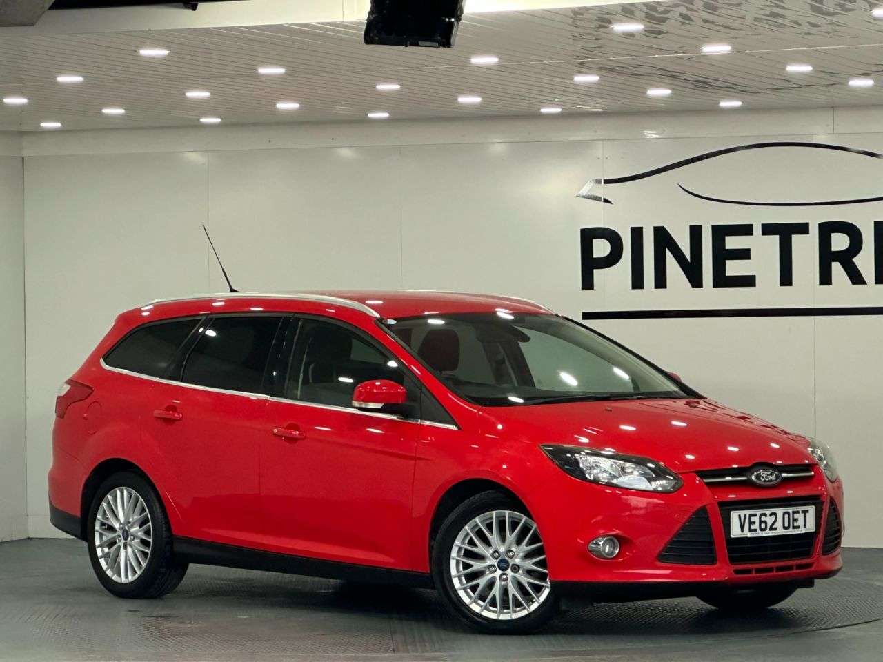 A 2013 FORD FOCUS 1.0T EcoBoost Zetec Estate 5dr Petrol Manual Euro 5 (s/s) (125 ps) A 2013 FORD FOCUS 1.0T EcoBoost Zetec Estate 5dr Petrol Manual Euro 5 (s/s) (125 ps)