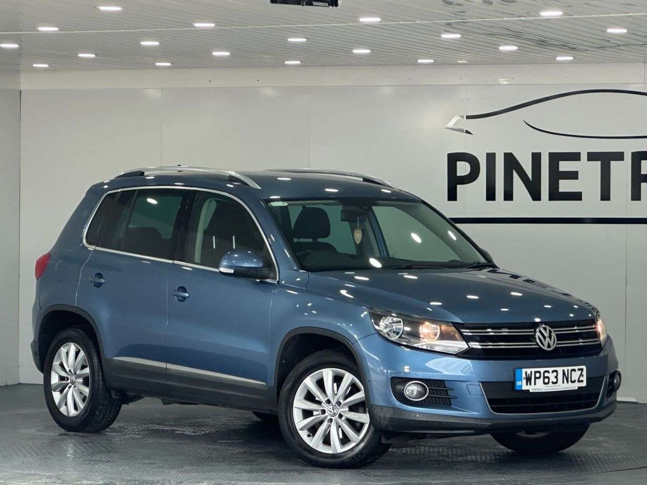 A 2013 VOLKSWAGEN TIGUAN 2.0 TDI BlueMotion Tech Match SUV 5dr Diesel Manual 2WD Euro 5 (s/s) (140 p A 2013 VOLKSWAGEN TIGUAN 2.0 TDI BlueMotion Tech Match SUV 5dr Diesel Manual 2WD Euro 5 (s/s) (140 p