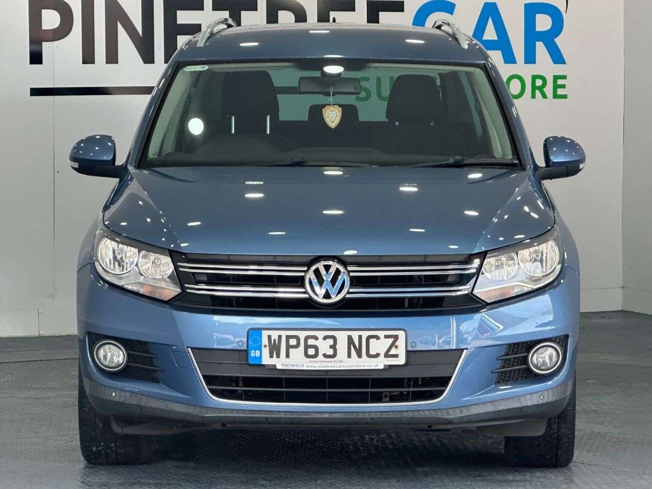A 2013 VOLKSWAGEN TIGUAN 2.0 TDI BlueMotion Tech Match SUV 5dr Diesel Manual 2WD Euro 5 (s/s) (140 p A 2013 VOLKSWAGEN TIGUAN 2.0 TDI BlueMotion Tech Match SUV 5dr Diesel Manual 2WD Euro 5 (s/s) (140 p