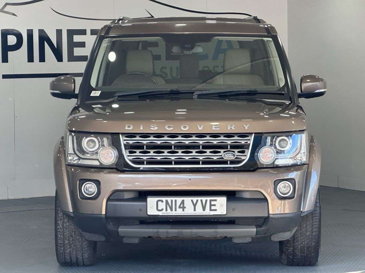 A 2014 LAND ROVER DISCOVERY 4 3.0 SD V6 XS SUV 5dr Diesel Auto 4WD Euro 5 (s/s) (255 bhp) A 2014 LAND ROVER DISCOVERY 4 3.0 SD V6 XS SUV 5dr Diesel Auto 4WD Euro 5 (s/s) (255 bhp)