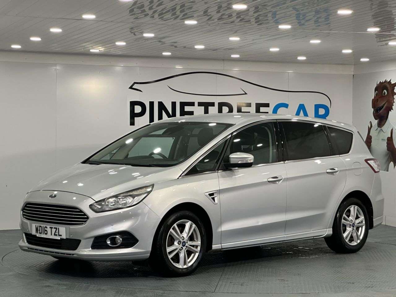 A 2016 FORD S-MAX 2.0 TDCi Titanium MPV 5dr Diesel Manual Euro 6 (s/s) (150 ps) A 2016 FORD S-MAX 2.0 TDCi Titanium MPV 5dr Diesel Manual Euro 6 (s/s) (150 ps)