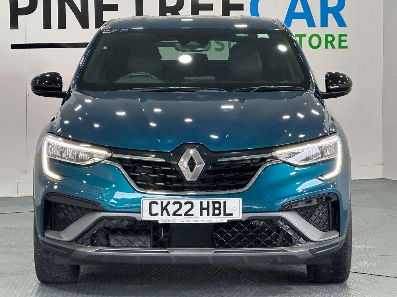 A 2022 RENAULT ARKANA 1.3 TCe MHEV r.s. line SUV 5dr Petrol EDC 2WD Euro 6 (s/s) (140 ps) A 2022 RENAULT ARKANA 1.3 TCe MHEV r.s. line SUV 5dr Petrol EDC 2WD Euro 6 (s/s) (140 ps)