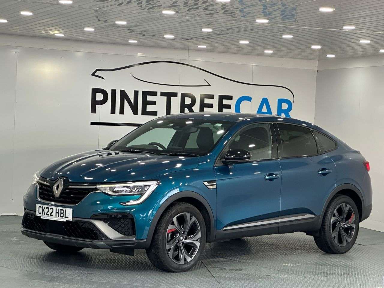 A 2022 RENAULT ARKANA 1.3 TCe MHEV r.s. line SUV 5dr Petrol EDC 2WD Euro 6 (s/s) (140 ps) A 2022 RENAULT ARKANA 1.3 TCe MHEV r.s. line SUV 5dr Petrol EDC 2WD Euro 6 (s/s) (140 ps)