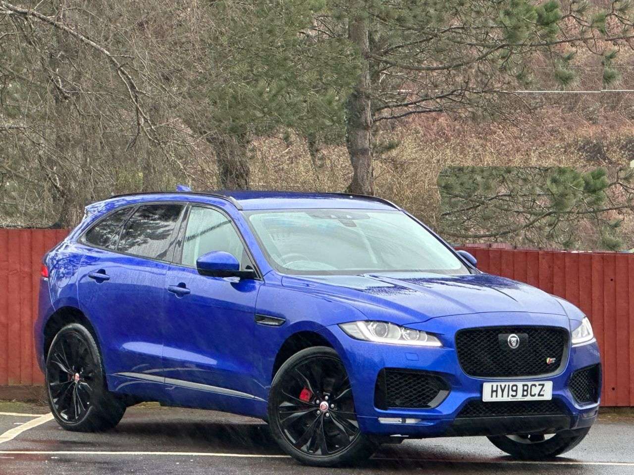 A 2019 JAGUAR F-PACE 3.0 D300 V6 S SUV 5dr Diesel Auto AWD Euro 6 (s/s) (300 ps) A 2019 JAGUAR F-PACE 3.0 D300 V6 S SUV 5dr Diesel Auto AWD Euro 6 (s/s) (300 ps)