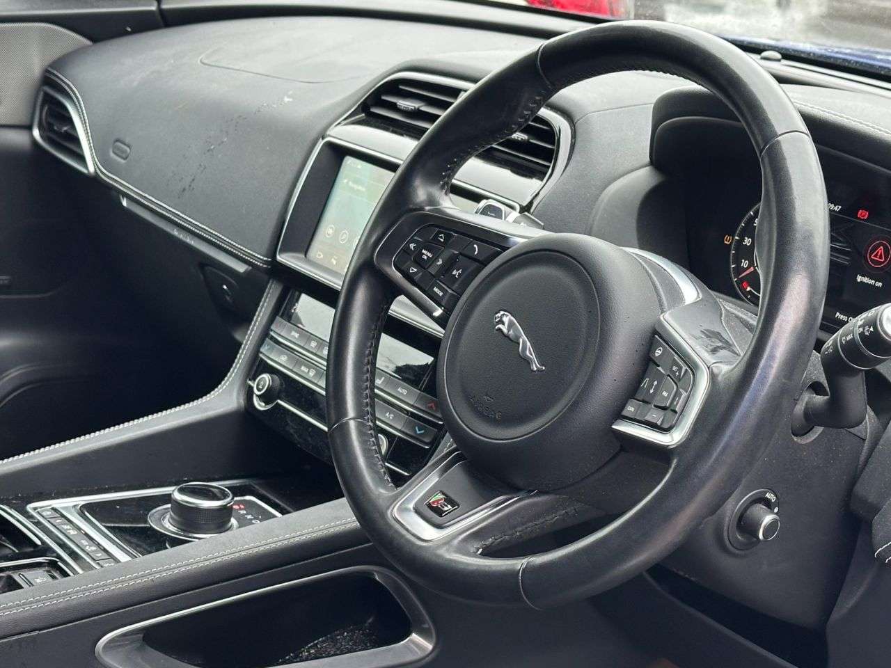 A 2019 JAGUAR F-PACE 3.0 D300 V6 S SUV 5dr Diesel Auto AWD Euro 6 (s/s) (300 ps) A 2019 JAGUAR F-PACE 3.0 D300 V6 S SUV 5dr Diesel Auto AWD Euro 6 (s/s) (300 ps)