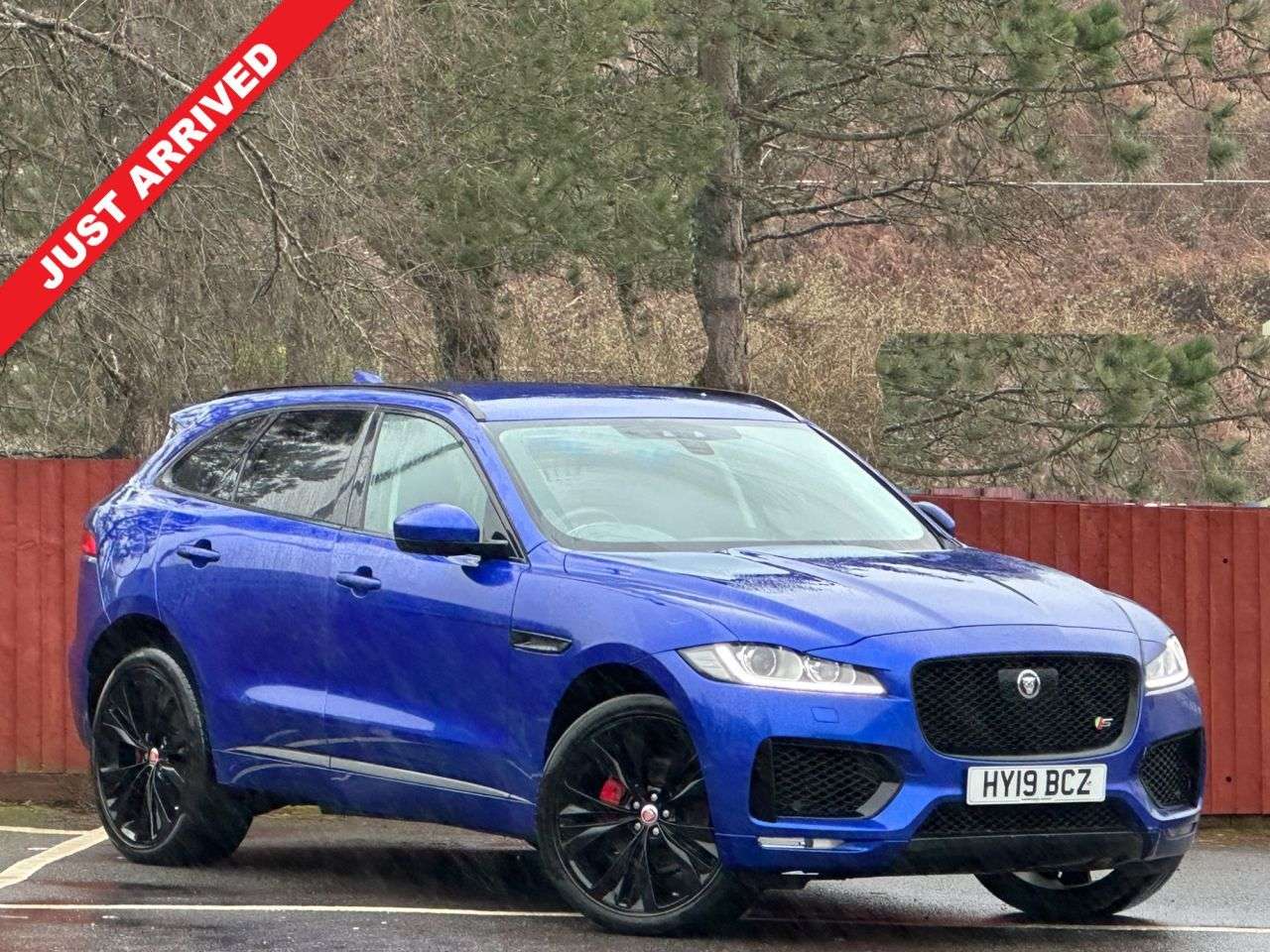 A 2019 JAGUAR F-PACE 3.0 D300 V6 S SUV 5dr Diesel Auto AWD Euro 6 (s/s) (300 ps) A 2019 JAGUAR F-PACE 3.0 D300 V6 S SUV 5dr Diesel Auto AWD Euro 6 (s/s) (300 ps)