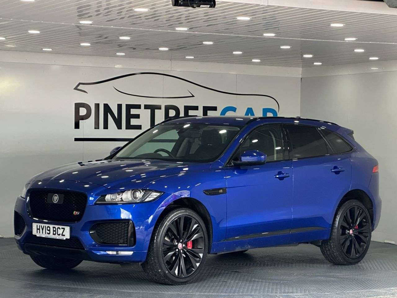 A 2019 JAGUAR F-PACE 3.0 D300 V6 S SUV 5dr Diesel Auto AWD Euro 6 (s/s) (300 ps) A 2019 JAGUAR F-PACE 3.0 D300 V6 S SUV 5dr Diesel Auto AWD Euro 6 (s/s) (300 ps)