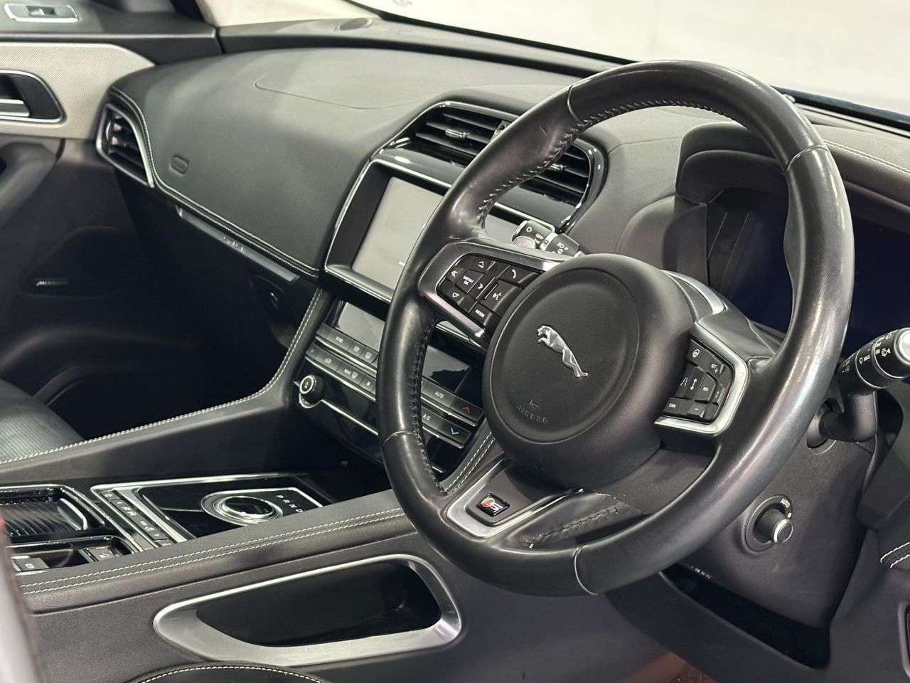 2019 JAGUAR F-PACE 2019 JAGUAR F-PACE