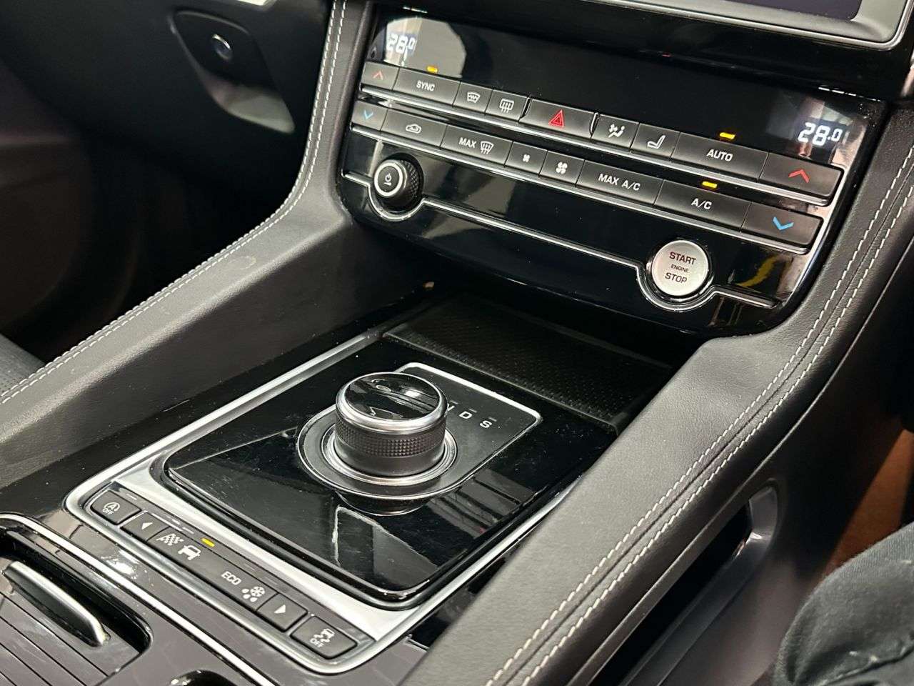 2019 JAGUAR F-PACE 2019 JAGUAR F-PACE