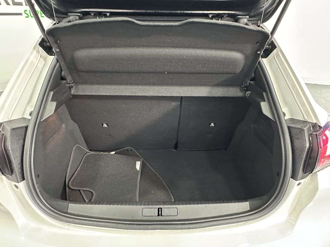 2021 PEUGEOT 208 2021 PEUGEOT 208