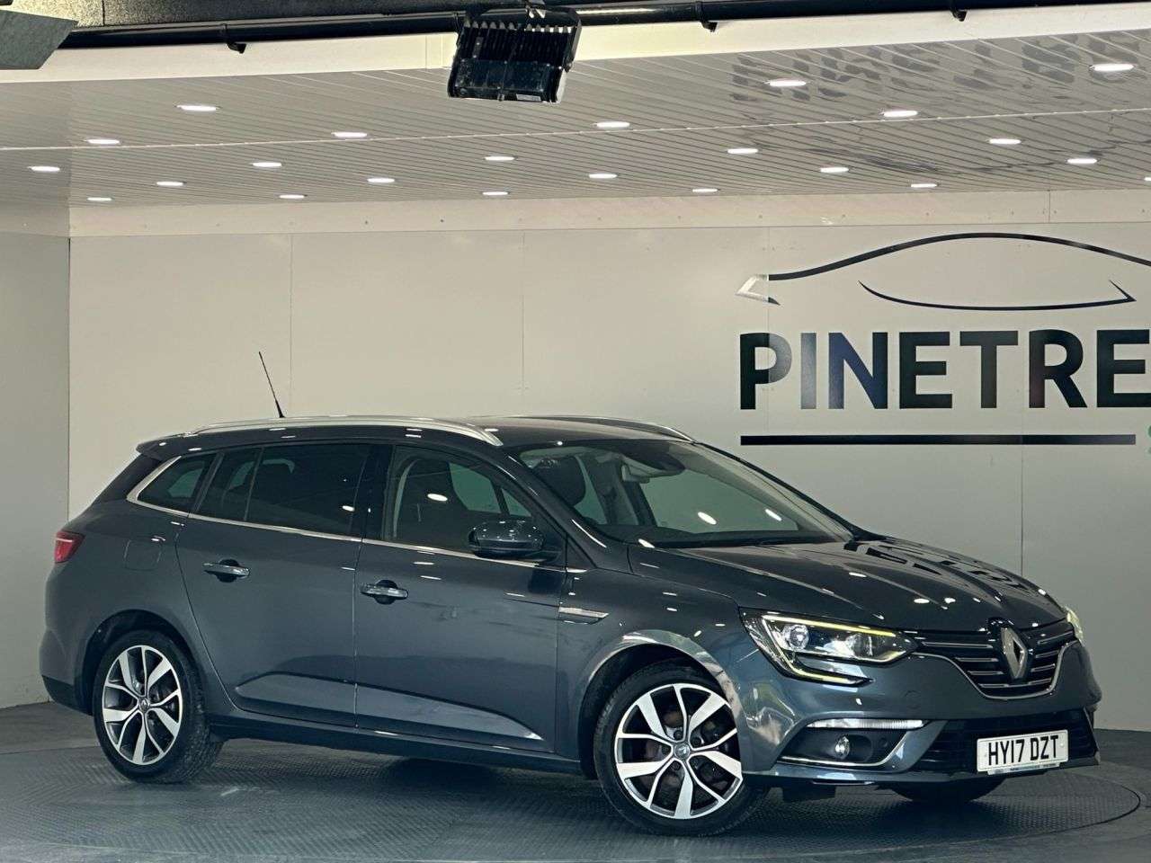 A 2017 RENAULT MEGANE 1.5 dCi Dynamique S Nav Sport Tourer 5dr Diesel Manual Euro 6 (s/s) (110 ps A 2017 RENAULT MEGANE 1.5 dCi Dynamique S Nav Sport Tourer 5dr Diesel Manual Euro 6 (s/s) (110 ps