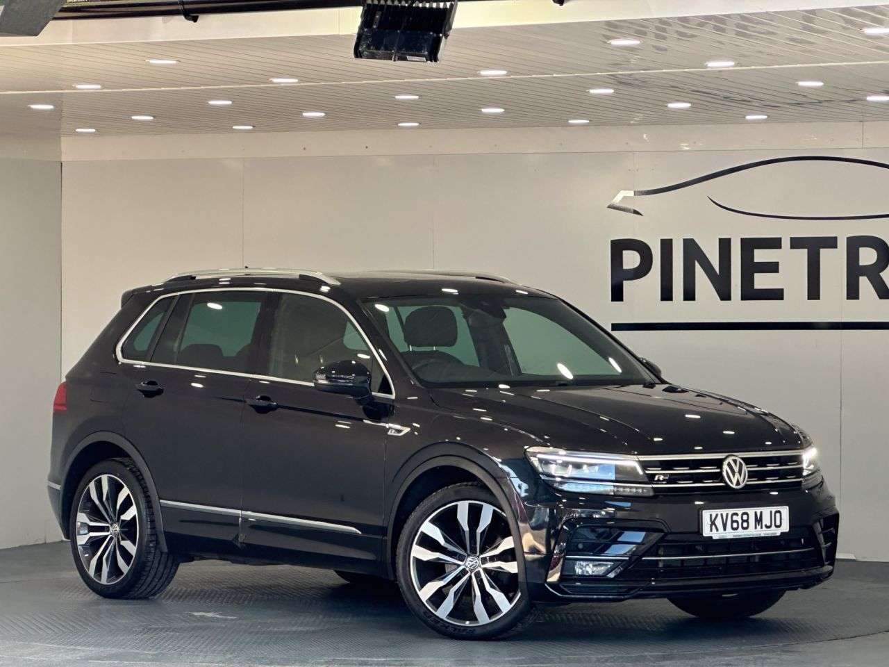 A 2018 VOLKSWAGEN TIGUAN 2.0 TDI R-Line SUV 5dr Diesel Manual Euro 6 (s/s) (150 ps) A 2018 VOLKSWAGEN TIGUAN 2.0 TDI R-Line SUV 5dr Diesel Manual Euro 6 (s/s) (150 ps)
