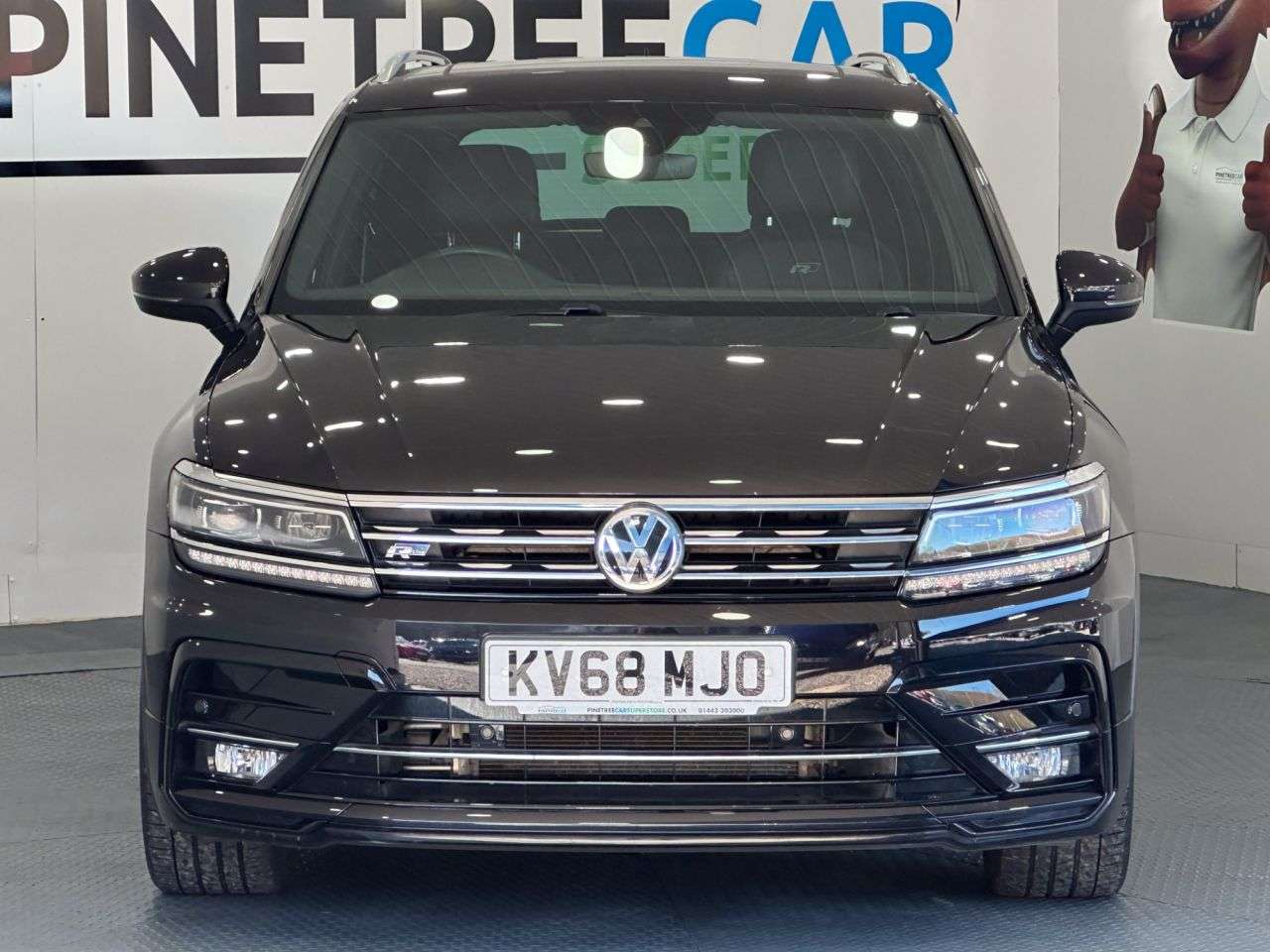 A 2018 VOLKSWAGEN TIGUAN 2.0 TDI R-Line SUV 5dr Diesel Manual Euro 6 (s/s) (150 ps) A 2018 VOLKSWAGEN TIGUAN 2.0 TDI R-Line SUV 5dr Diesel Manual Euro 6 (s/s) (150 ps)