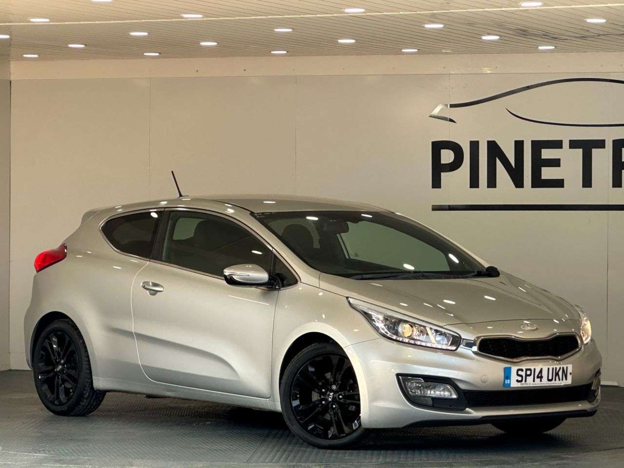 A 2014 KIA PROCEED 1.6 GDi EcoDynamics SE Hatchback 3dr Petrol Manual Euro 5 (s/s) (133 bhp) A 2014 KIA PROCEED 1.6 GDi EcoDynamics SE Hatchback 3dr Petrol Manual Euro 5 (s/s) (133 bhp)