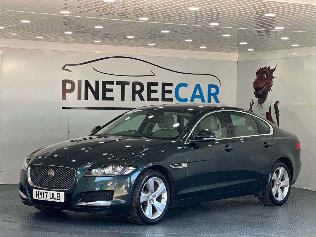 A 2017 JAGUAR XF 2.0d Portfolio Saloon 4dr Diesel Auto Euro 6 (s/s) (180 ps) A 2017 JAGUAR XF 2.0d Portfolio Saloon 4dr Diesel Auto Euro 6 (s/s) (180 ps)