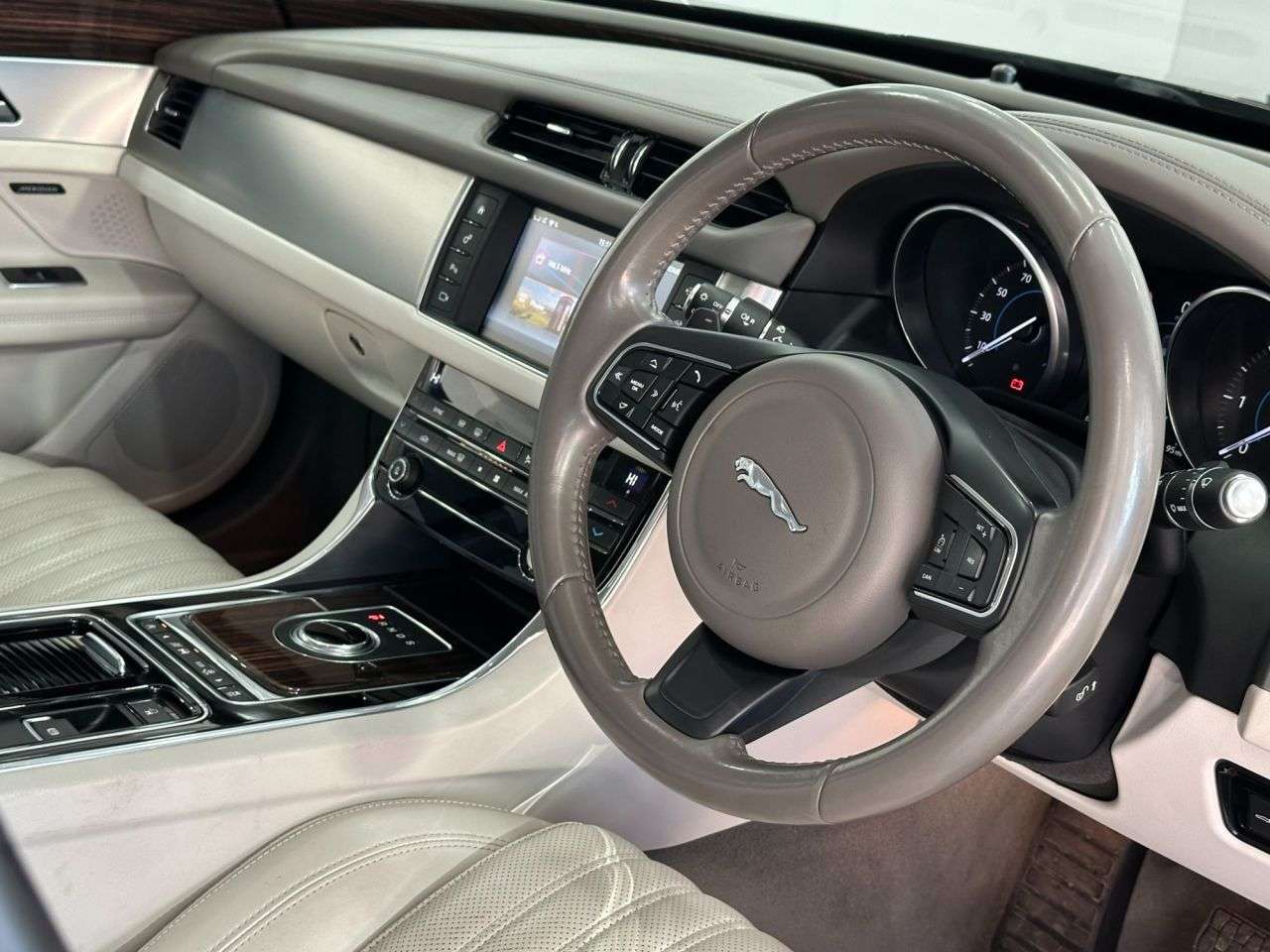 2017 JAGUAR XF 2017 JAGUAR XF