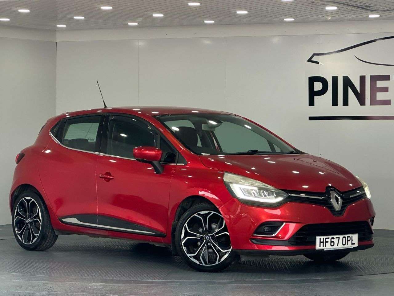 A 2017 RENAULT CLIO 0.9 TCe Dynamique S Nav Hatchback 5dr Petrol Manual Euro 6 (s/s) (90 ps) A 2017 RENAULT CLIO 0.9 TCe Dynamique S Nav Hatchback 5dr Petrol Manual Euro 6 (s/s) (90 ps)