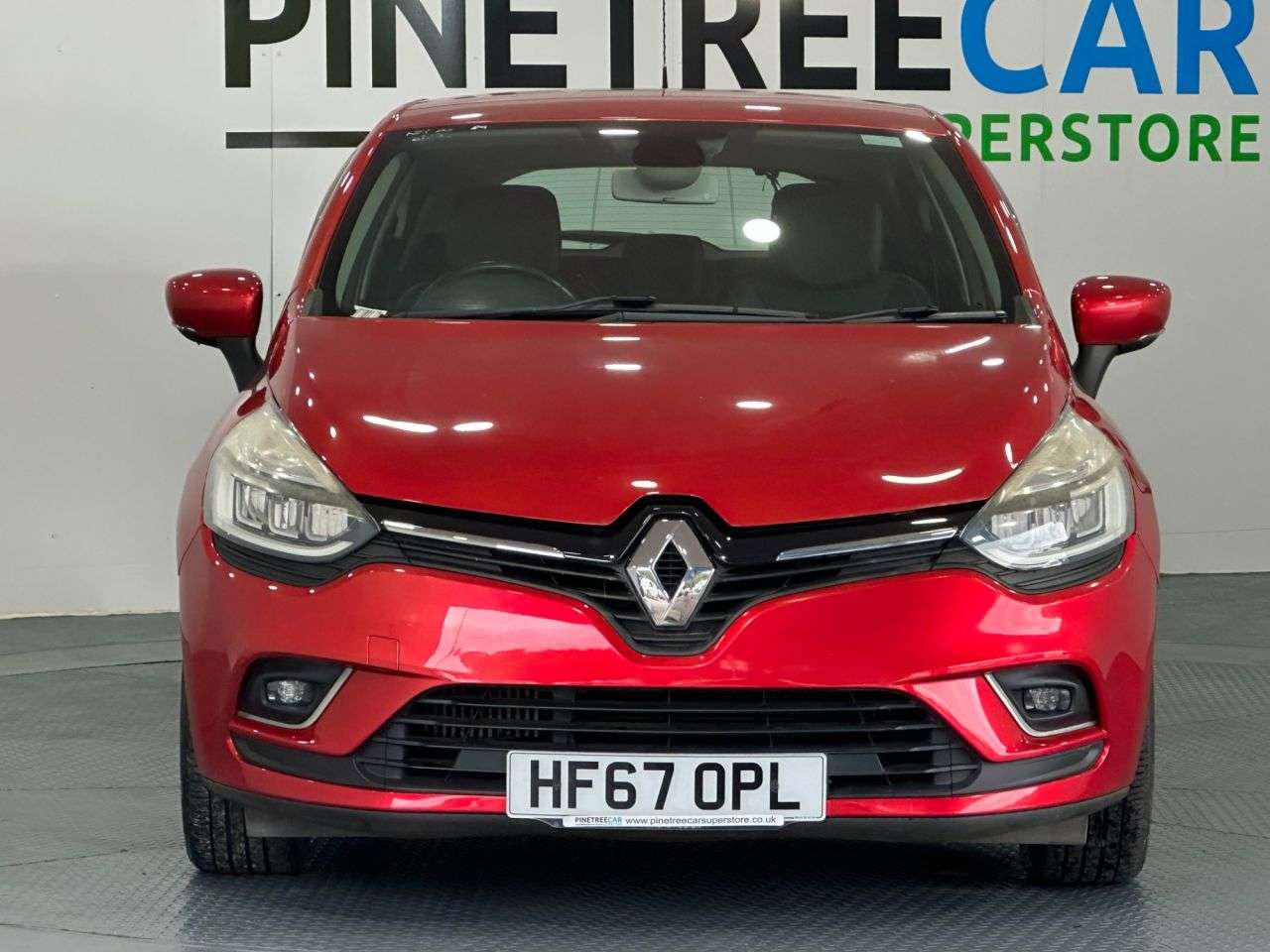 A 2017 RENAULT CLIO 0.9 TCe Dynamique S Nav Hatchback 5dr Petrol Manual Euro 6 (s/s) (90 ps) A 2017 RENAULT CLIO 0.9 TCe Dynamique S Nav Hatchback 5dr Petrol Manual Euro 6 (s/s) (90 ps)