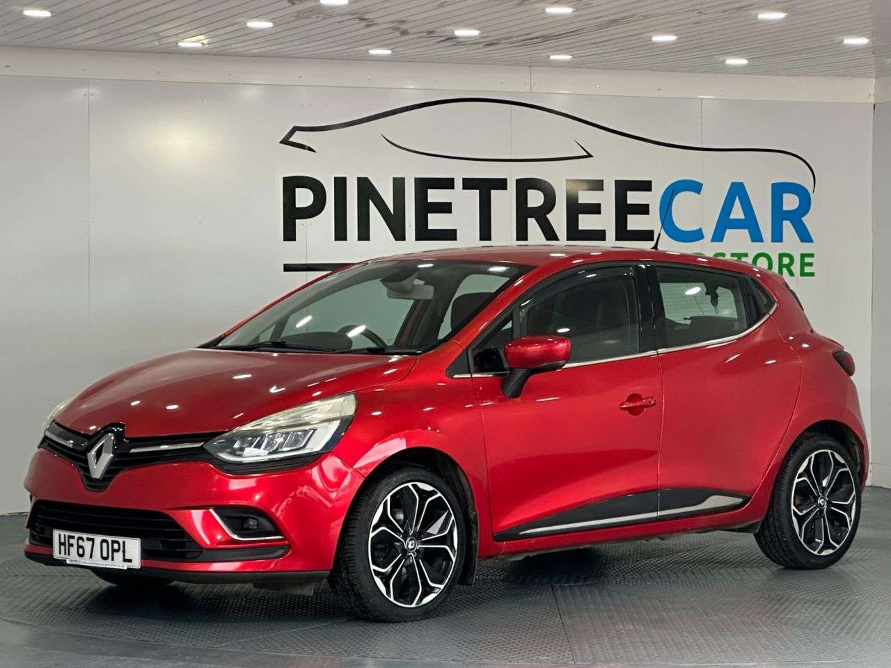 A 2017 RENAULT CLIO 0.9 TCe Dynamique S Nav Hatchback 5dr Petrol Manual Euro 6 (s/s) (90 ps) A 2017 RENAULT CLIO 0.9 TCe Dynamique S Nav Hatchback 5dr Petrol Manual Euro 6 (s/s) (90 ps)