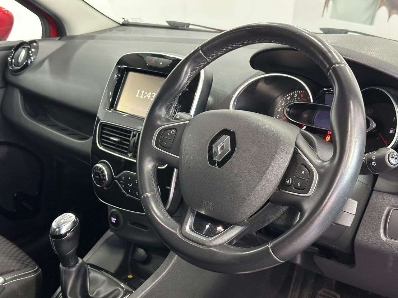 2017 RENAULT CLIO 2017 RENAULT CLIO