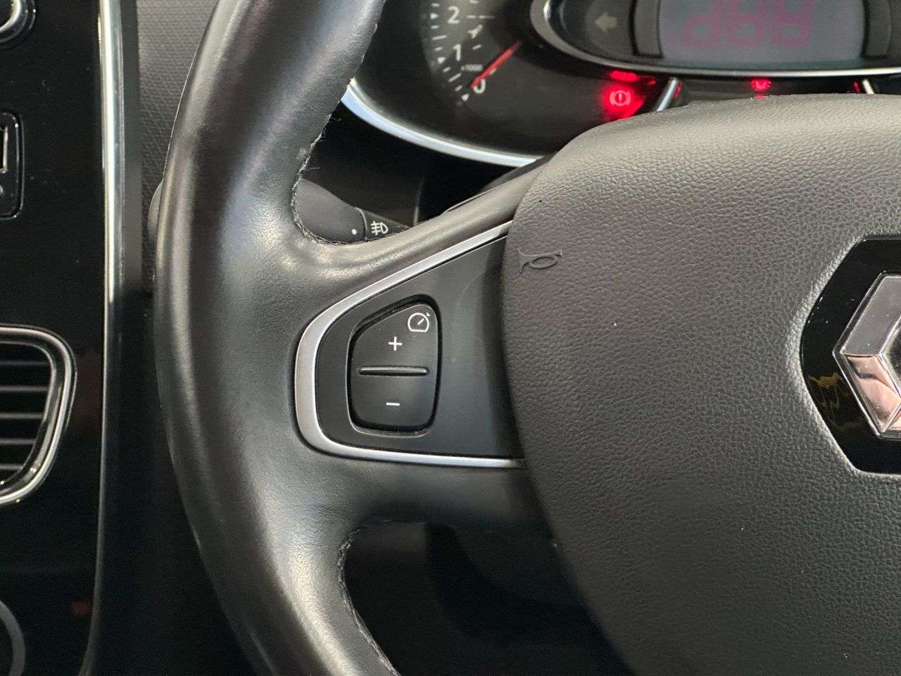 2017 RENAULT CLIO 2017 RENAULT CLIO