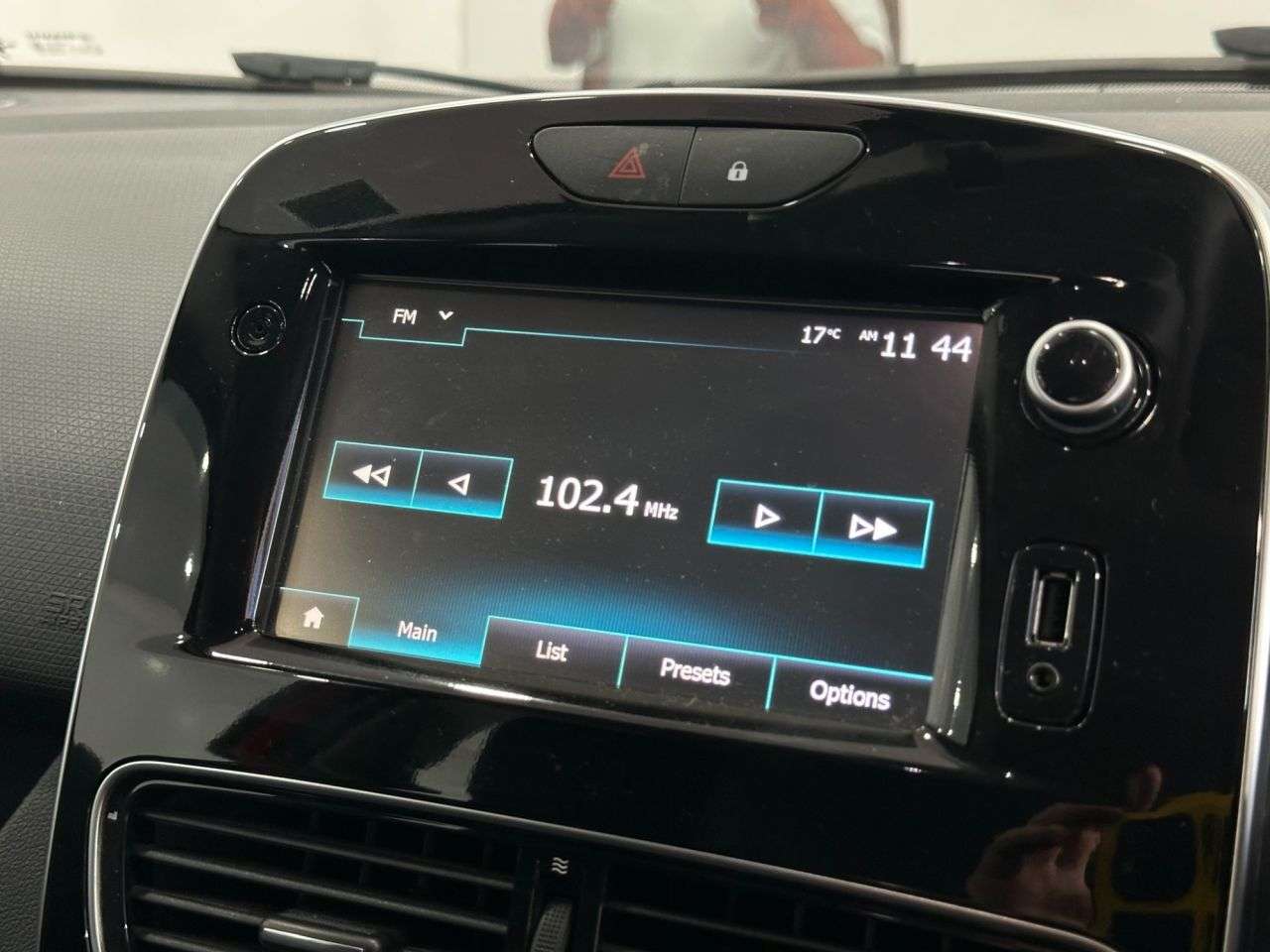 2017 RENAULT CLIO 2017 RENAULT CLIO
