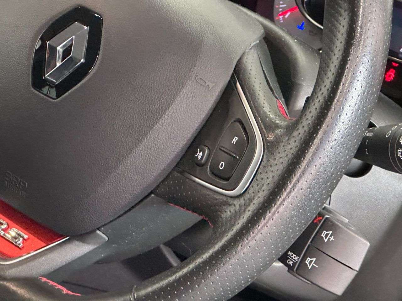 2016 RENAULT CLIO 2016 RENAULT CLIO