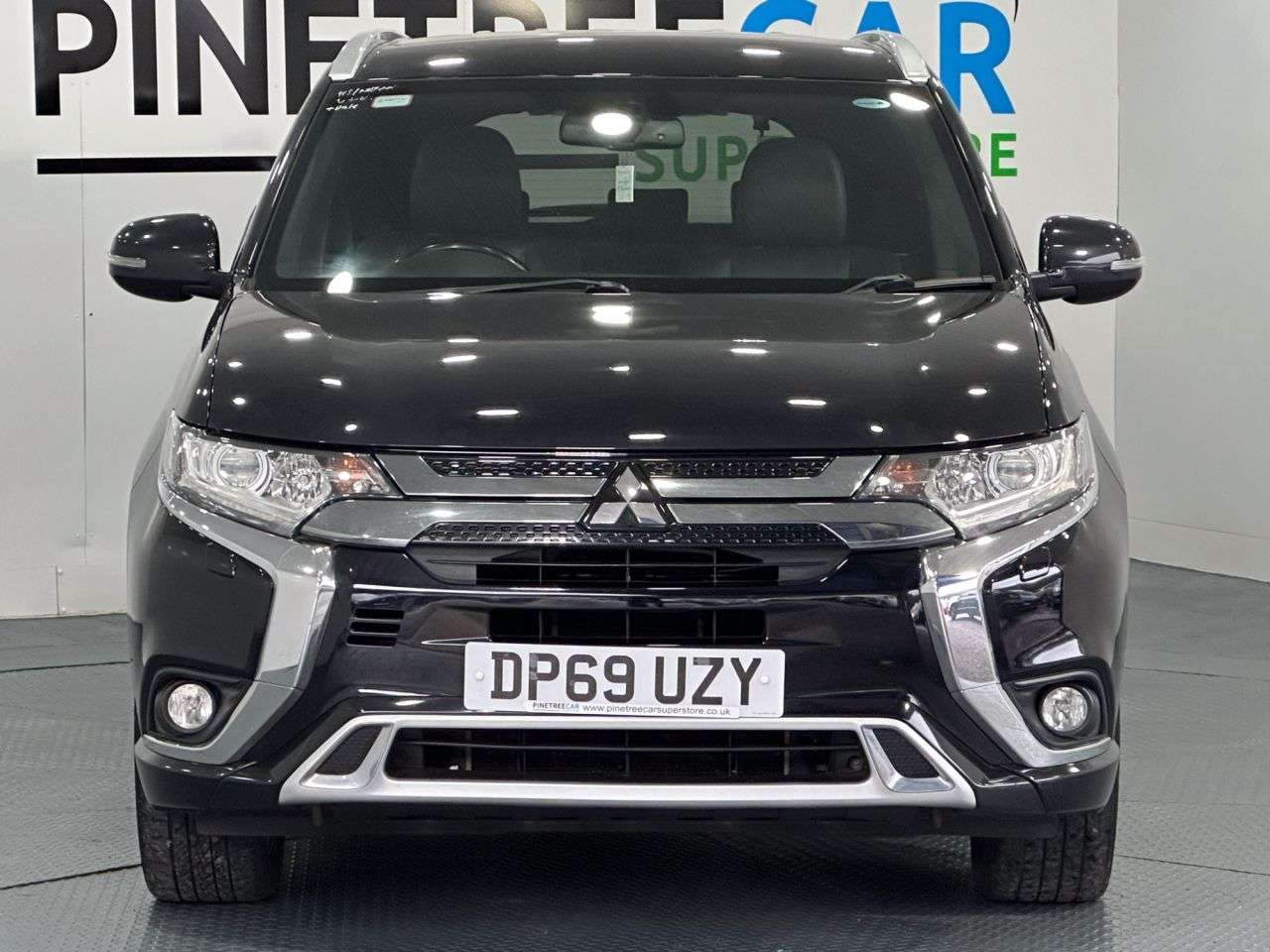 A 2019 MITSUBISHI OUTLANDER 2.4h TwinMotor 13.8kWh Dynamic SUV 5dr Petrol Plug-in Hybrid CVT 4WD Euro 6 A 2019 MITSUBISHI OUTLANDER 2.4h TwinMotor 13.8kWh Dynamic SUV 5dr Petrol Plug-in Hybrid CVT 4WD Euro 6