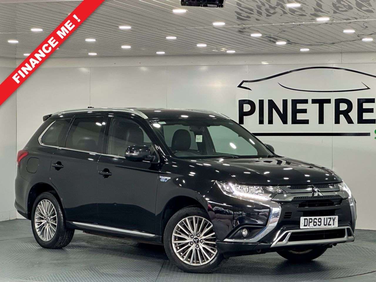 A 2019 MITSUBISHI OUTLANDER 2.4h TwinMotor 13.8kWh Dynamic SUV 5dr Petrol Plug-in Hybrid CVT 4WD Euro 6 A 2019 MITSUBISHI OUTLANDER 2.4h TwinMotor 13.8kWh Dynamic SUV 5dr Petrol Plug-in Hybrid CVT 4WD Euro 6