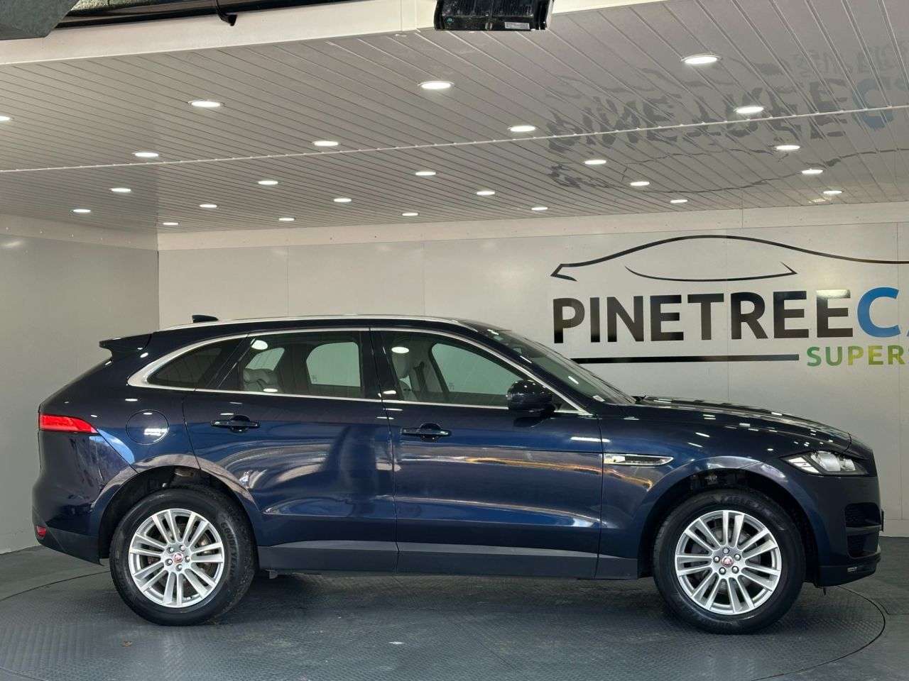 2018 JAGUAR F-PACE 2018 JAGUAR F-PACE