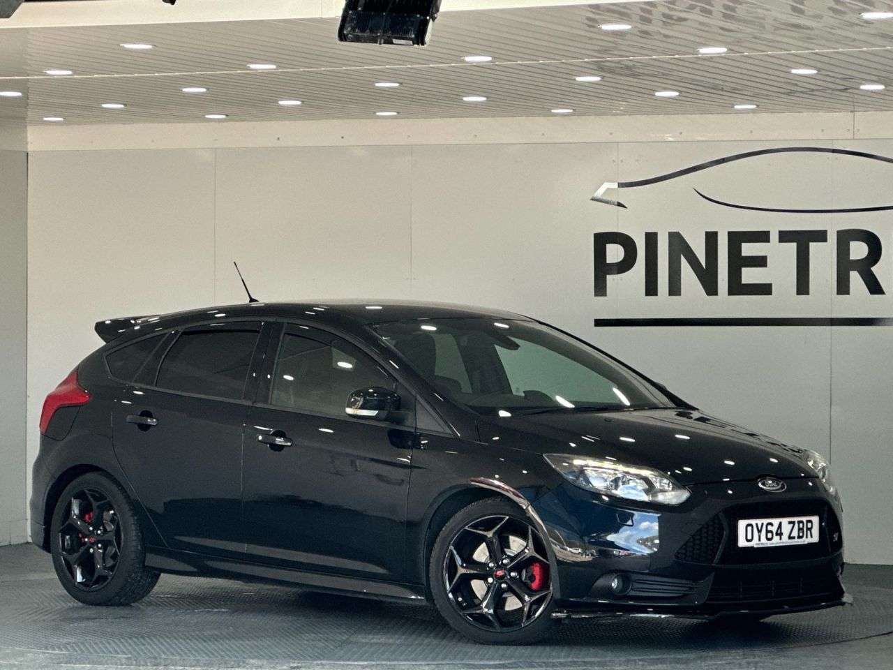 A 2014 FORD FOCUS 2.0T EcoBoost ST-3 Hatchback 5dr Petrol Manual Euro 5 (s/s) (250 ps) A 2014 FORD FOCUS 2.0T EcoBoost ST-3 Hatchback 5dr Petrol Manual Euro 5 (s/s) (250 ps)