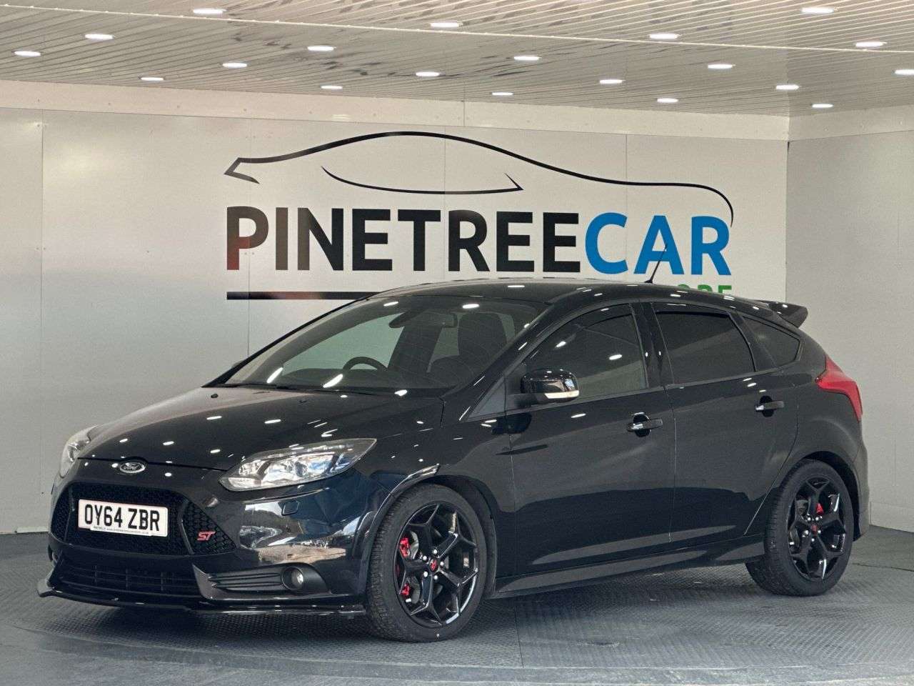 A 2014 FORD FOCUS 2.0T EcoBoost ST-3 Hatchback 5dr Petrol Manual Euro 5 (s/s) (250 ps) A 2014 FORD FOCUS 2.0T EcoBoost ST-3 Hatchback 5dr Petrol Manual Euro 5 (s/s) (250 ps)
