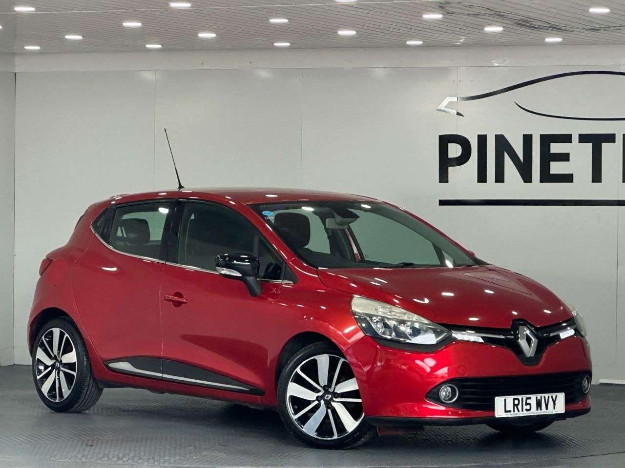A 2015 RENAULT CLIO 1.5 dCi Dynamique S MediaNav Hatchback 5dr Diesel EDC Euro 5 (90 ps) A 2015 RENAULT CLIO 1.5 dCi Dynamique S MediaNav Hatchback 5dr Diesel EDC Euro 5 (90 ps)